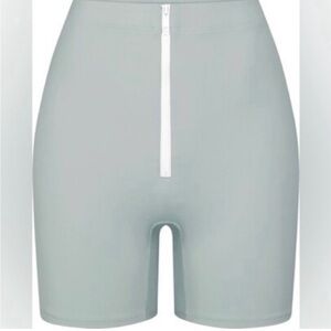 Skims Swim Zipper short​